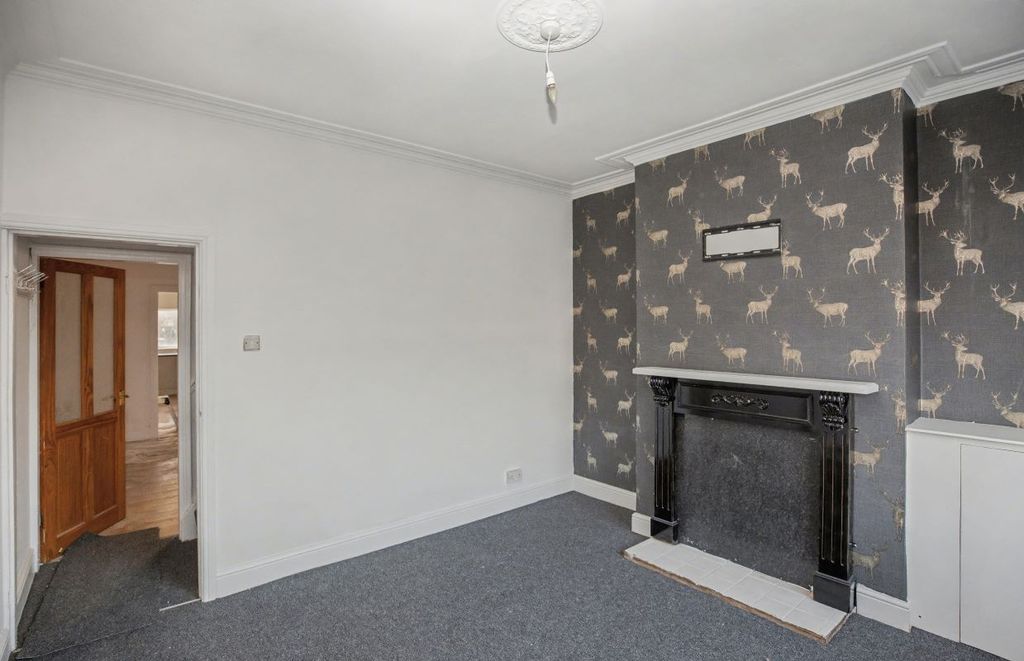 Property photo 2 of 8