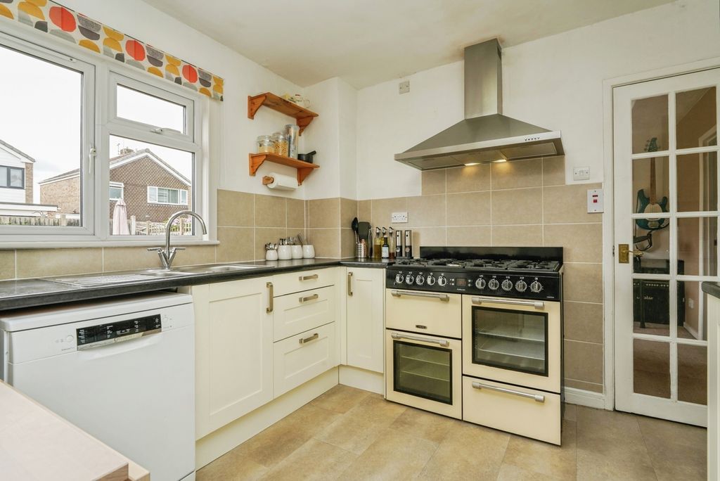 Property photo 3 of 17 Kichen