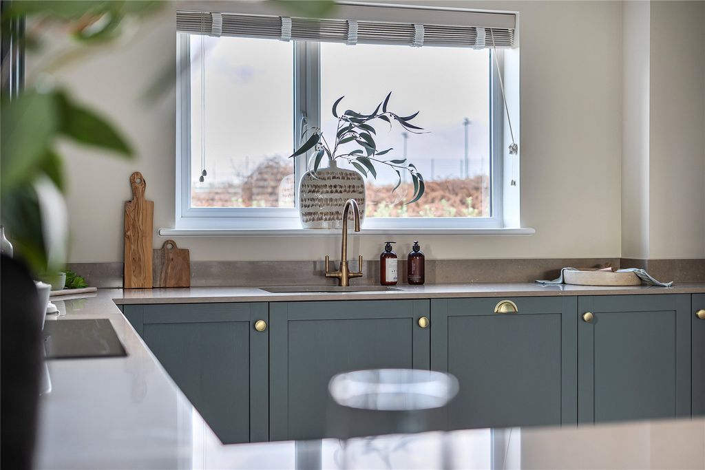 Property photo 2 of 19 Show Home Ex