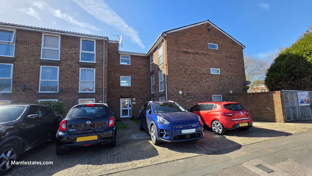 Property photo 1 of 16 2 Bed Flat For Sale Shurland Avenue, East Barnet En4
