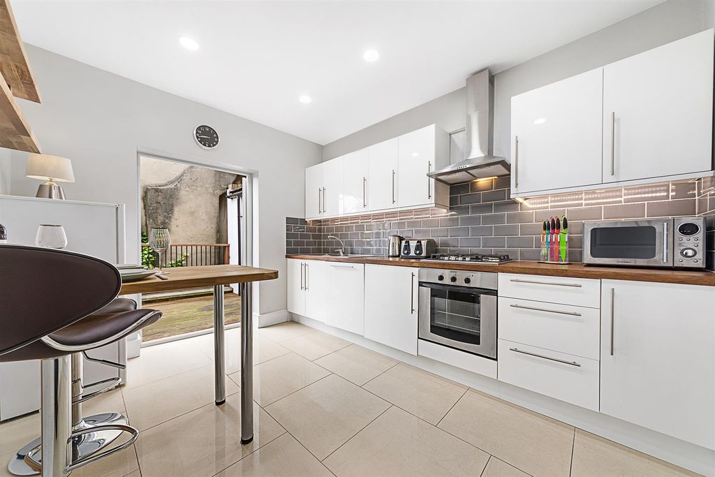 Property photo 3 of 29