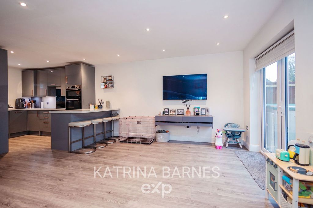 Property photo 3 of 17