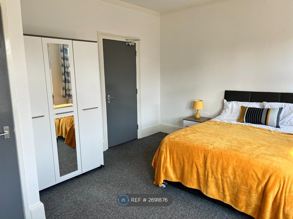 Property photo 2 of 9 Bedroom