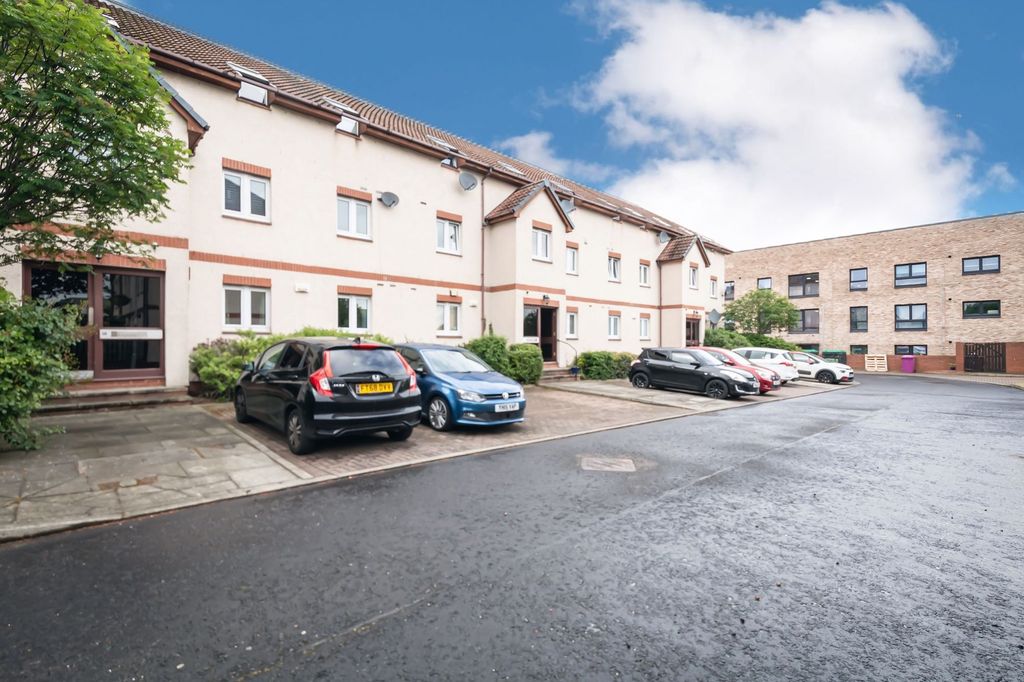 Property photo 1 of 19 Private Car Parking