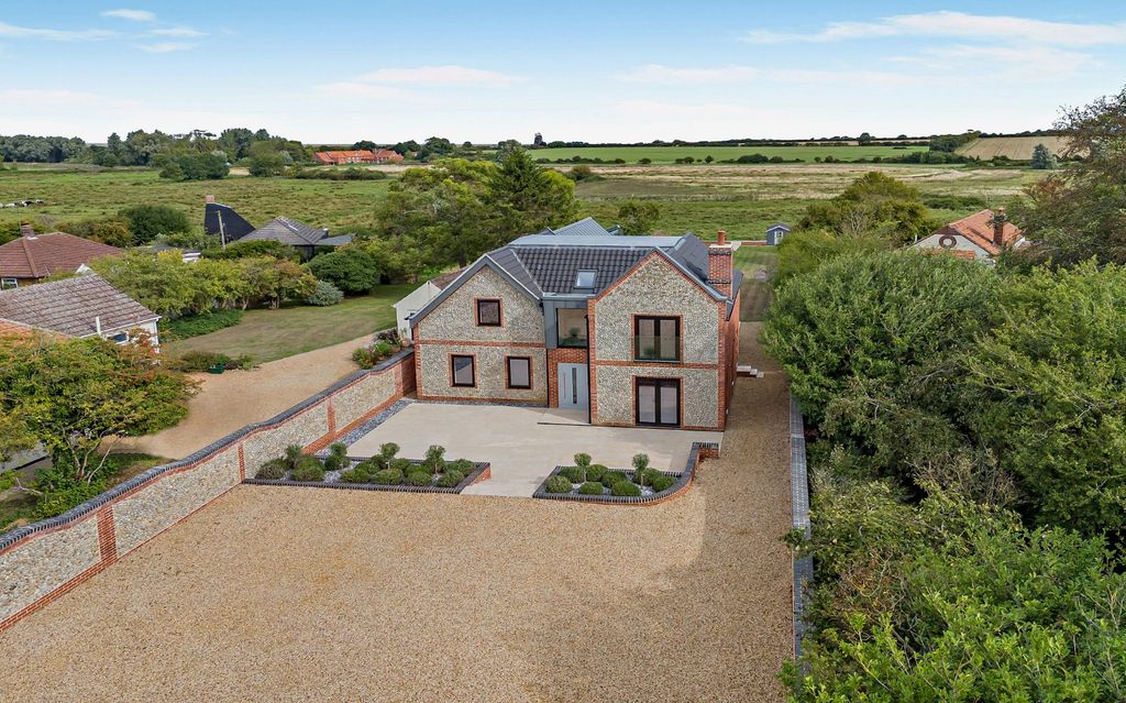 Property photo 2 of 23 Sheldrake