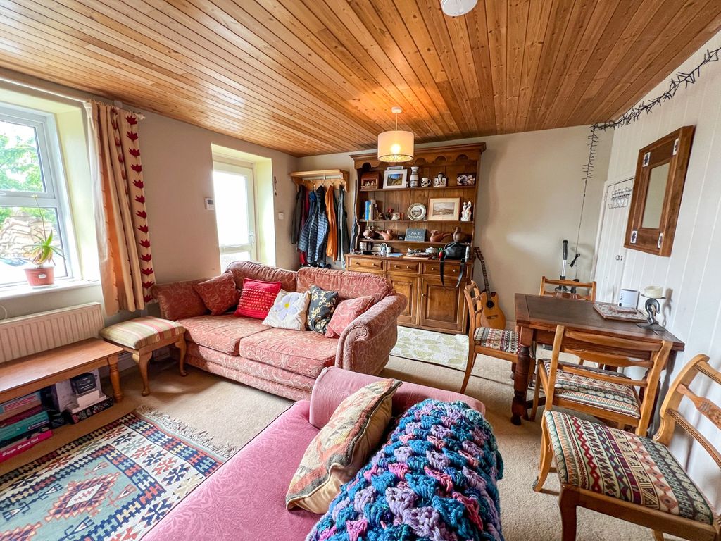Property photo 2 of 13 3A535182-E048-4856-9c50-22A0A476Ec01