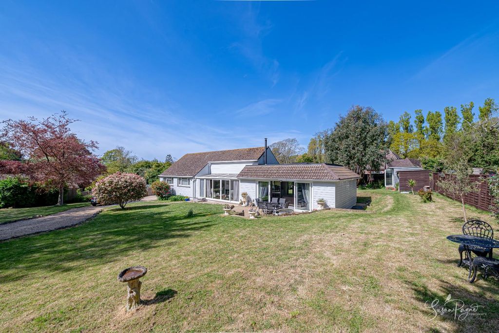 Property photo 2 of 36 Woodlands