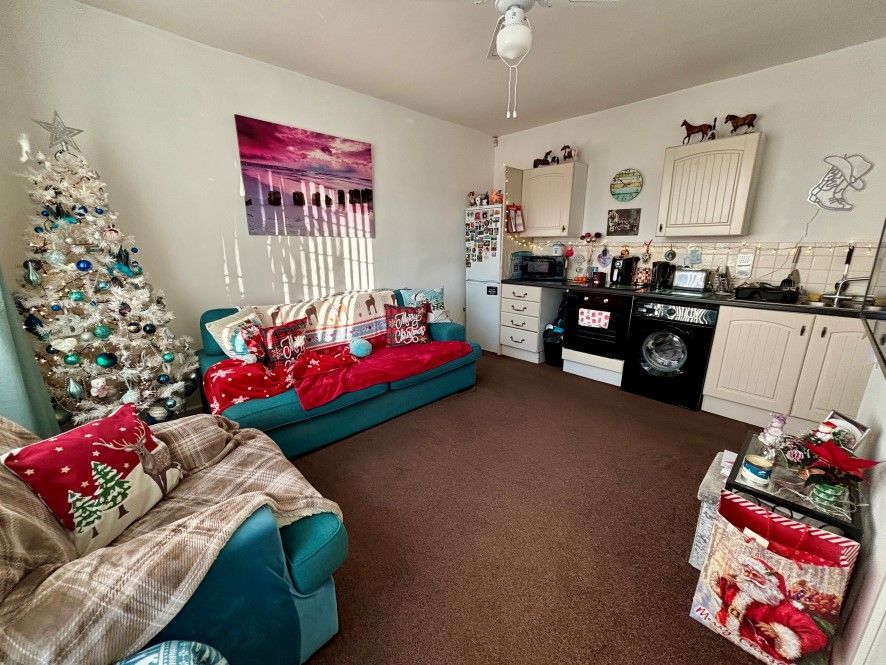 Property photo 3 of 27