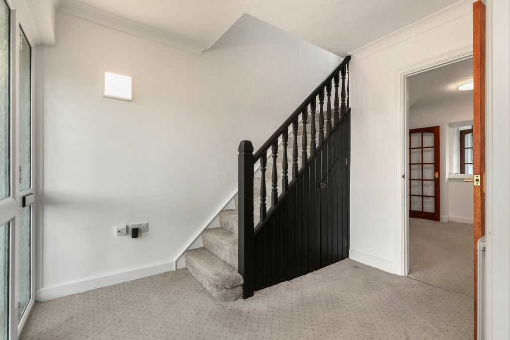 Property photo 3 of 29