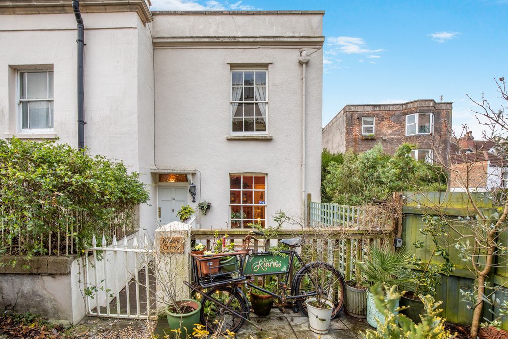 Property photo 1 of 43