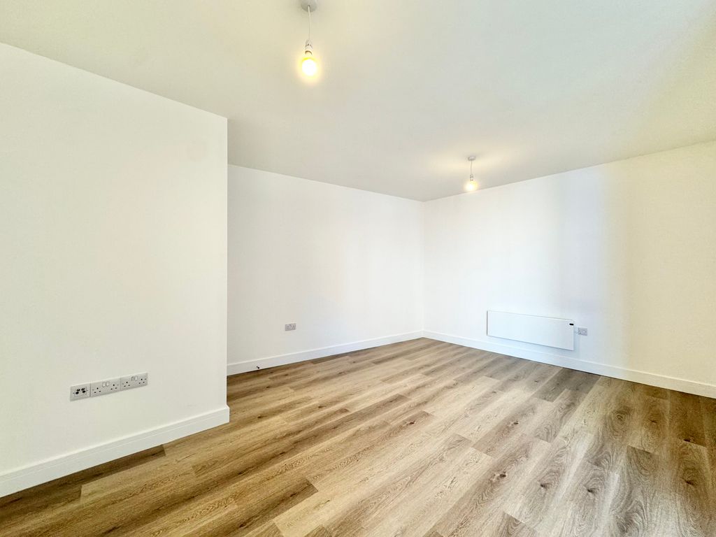 Property photo 3 of 6 Bedroom