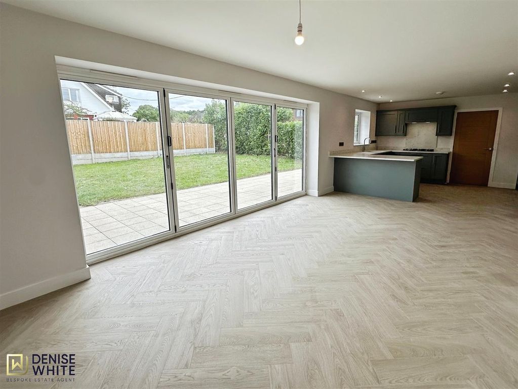 Property photo 3 of 27 Dining Area