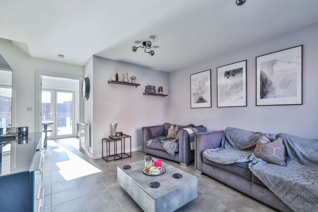 Property photo 3 of 15 Pbox-Img.Jpg