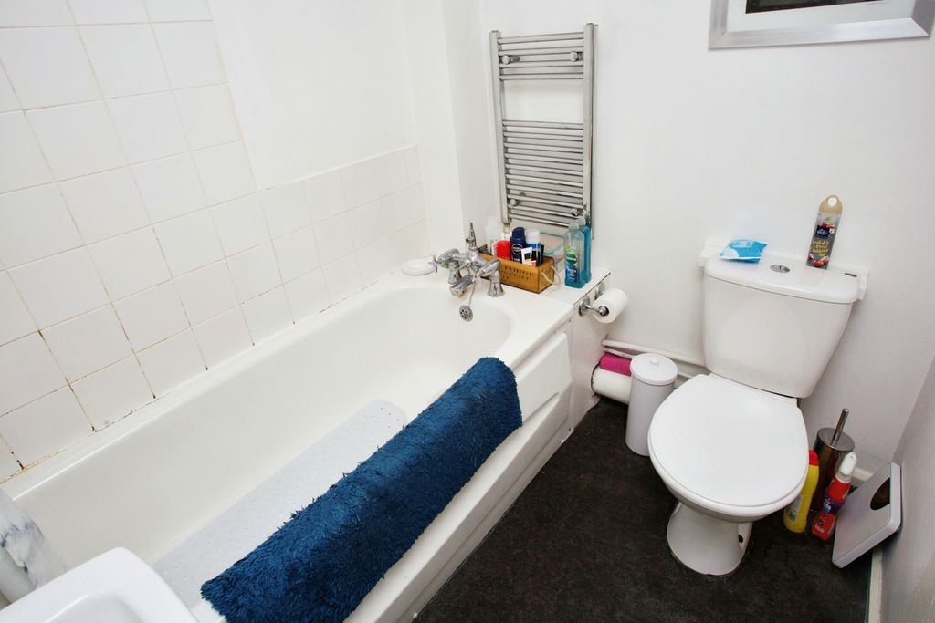Property photo 3 of 12 Bathroom