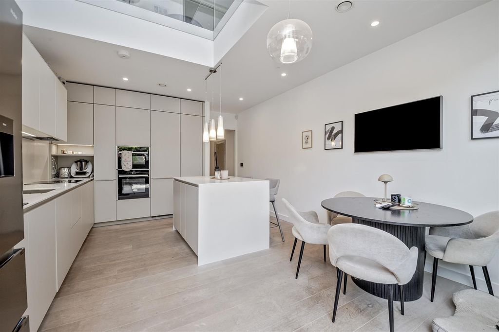 Property photo 3 of 30 47Gabrielsquare-45.Jpg