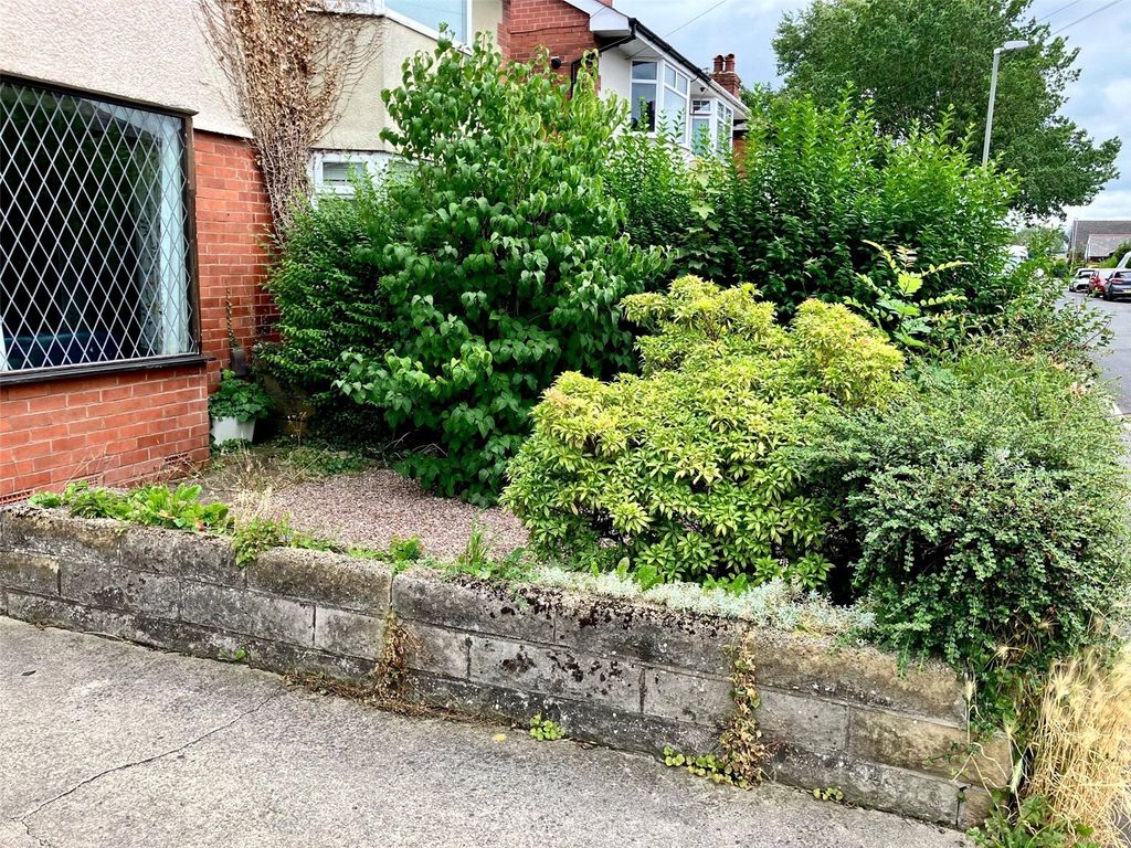 Property photo 2 of 14 Front Garden