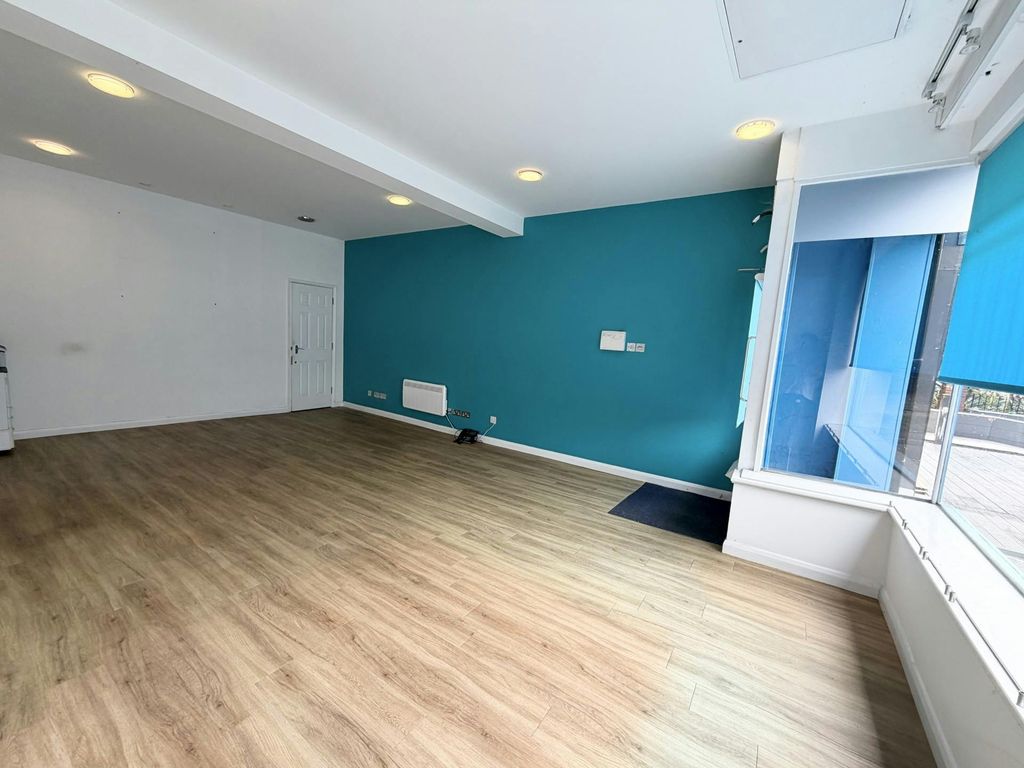 Property photo 3 of 6 58d70762-c0F9-4Cf8-84B6-c2Bfec70Ed55.Jpg
