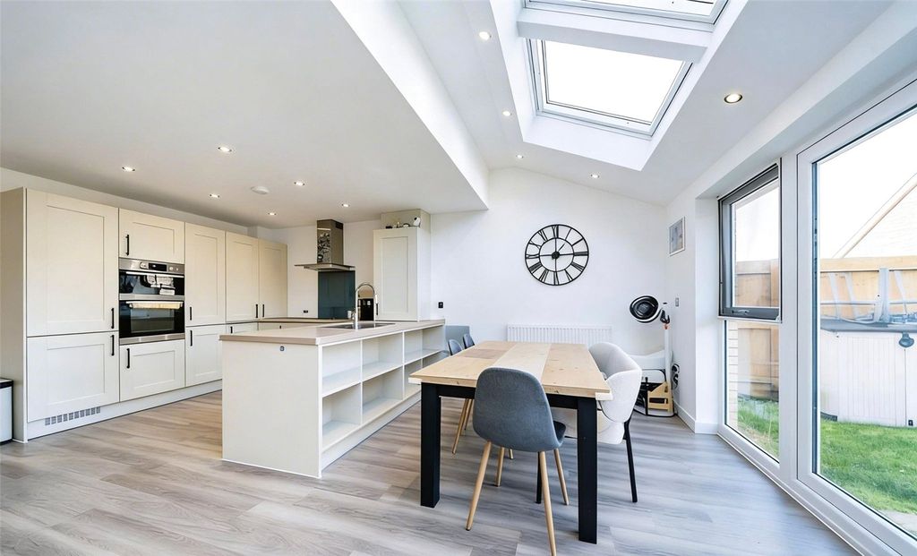 Property photo 2 of 20 Kitchen/Dining Room