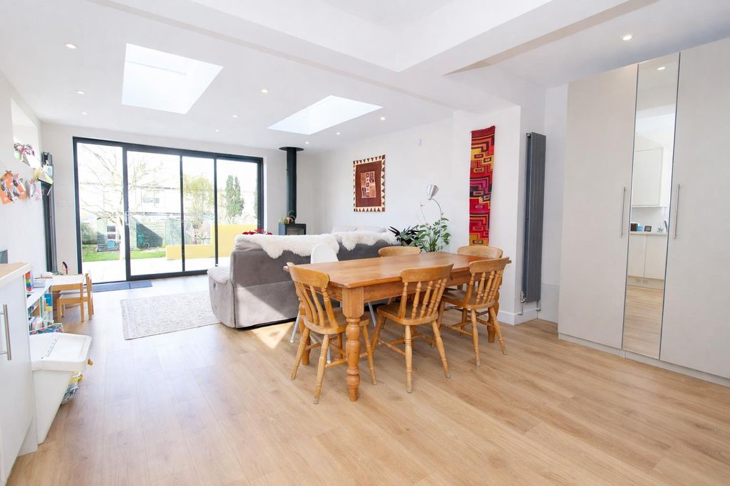 Property photo 1 of 19 Din B.Jpg