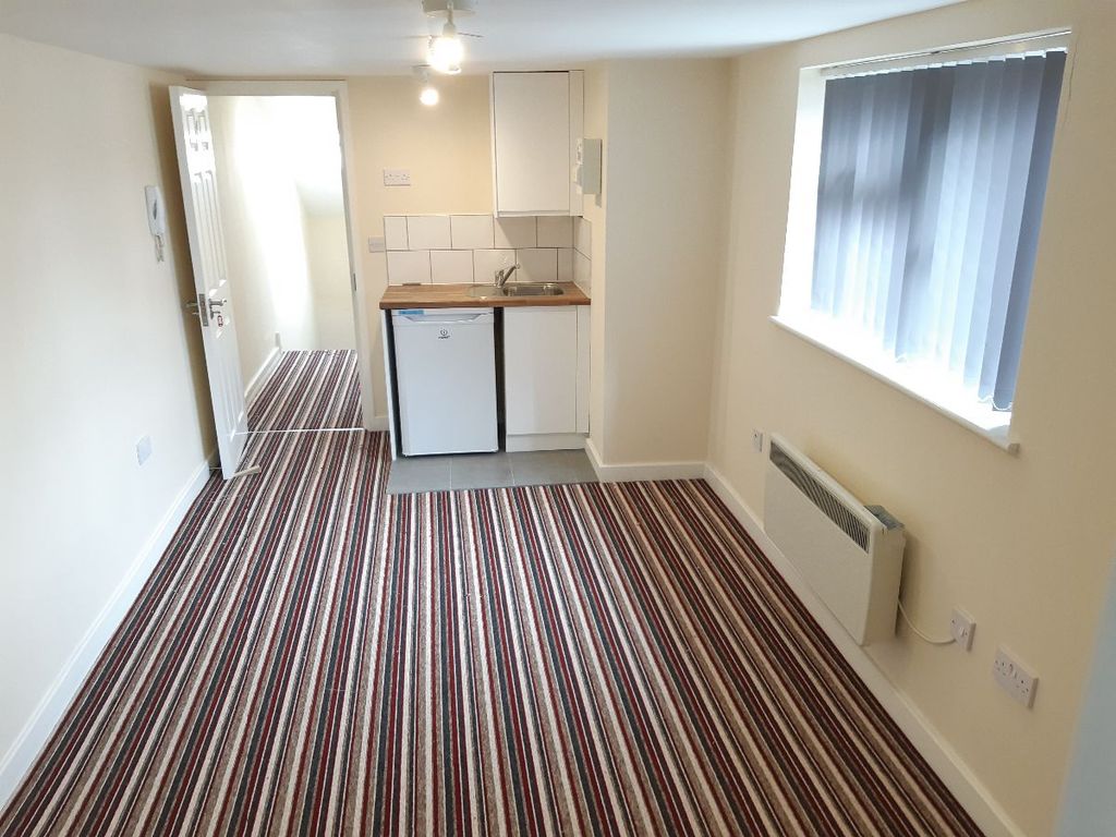 Property photo 1 of 9 Bedsit 6