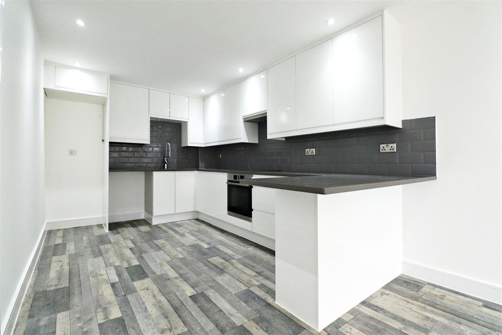 Property photo 2 of 9 Kitchen.Jpg