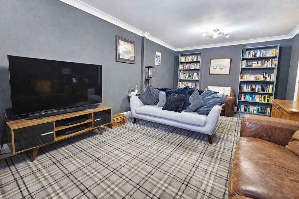 Property photo 2 of 19 Lounge