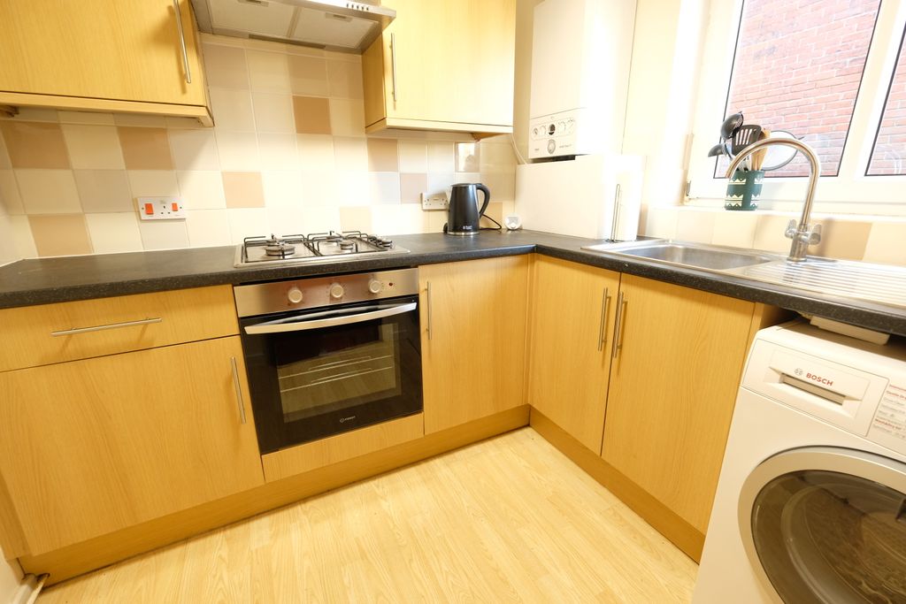 Property photo 3 of 7 Kitchen