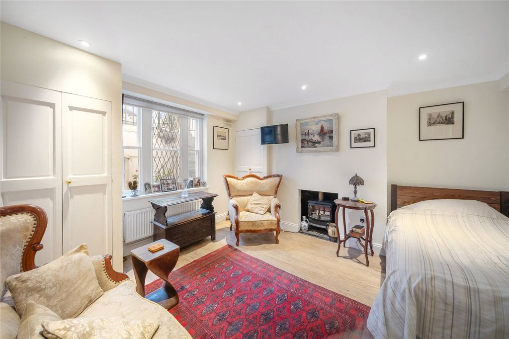 Property photo 3 of 5 Room