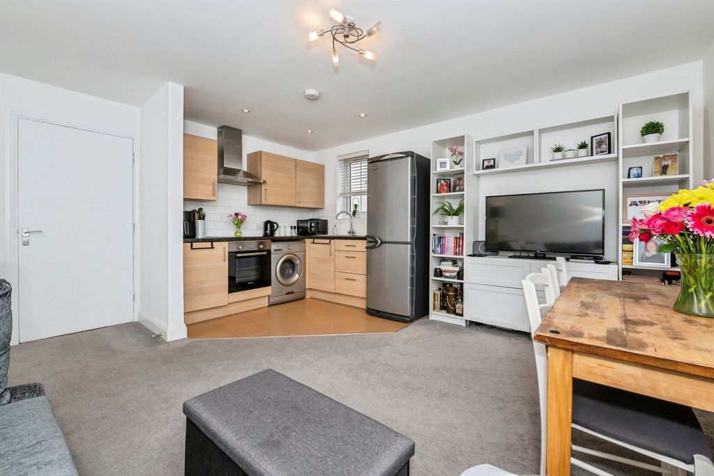 Property photo 2 of 9