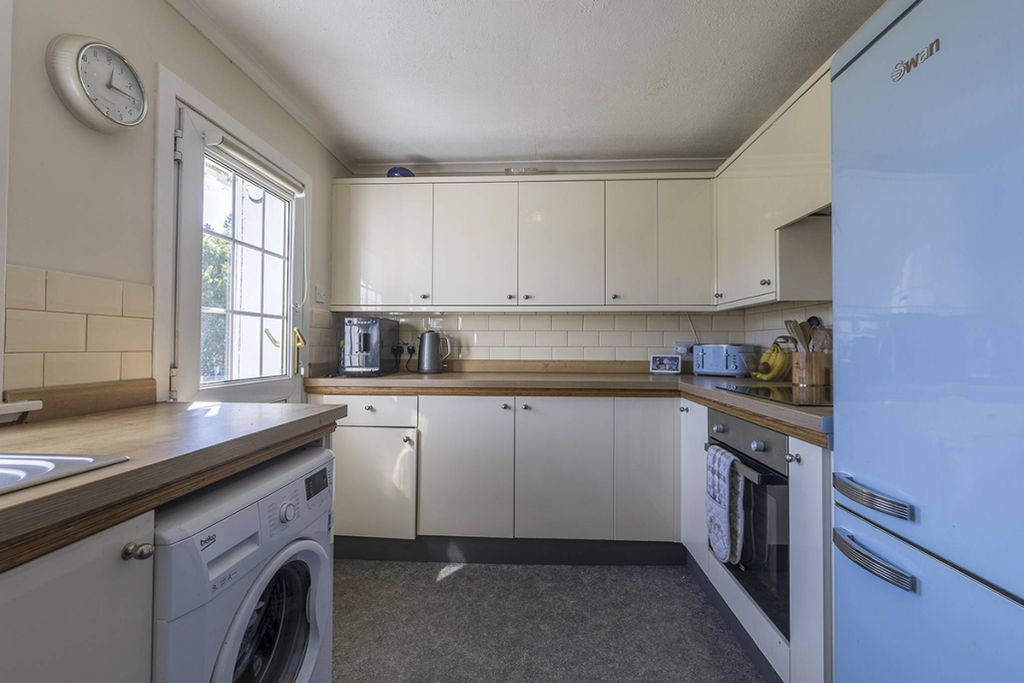 Property photo 3 of 28