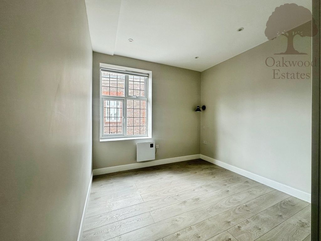 Property photo 3 of 6 Bedroom