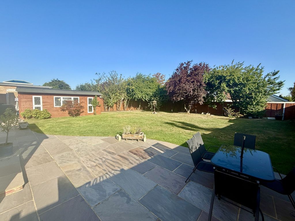 Property photo 2 of 27