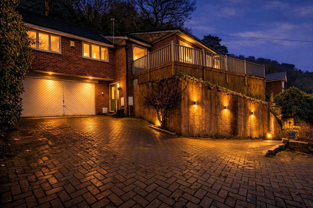 Property photo 1 of 33