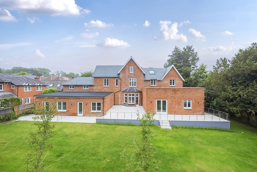 Property photo 1 of 8