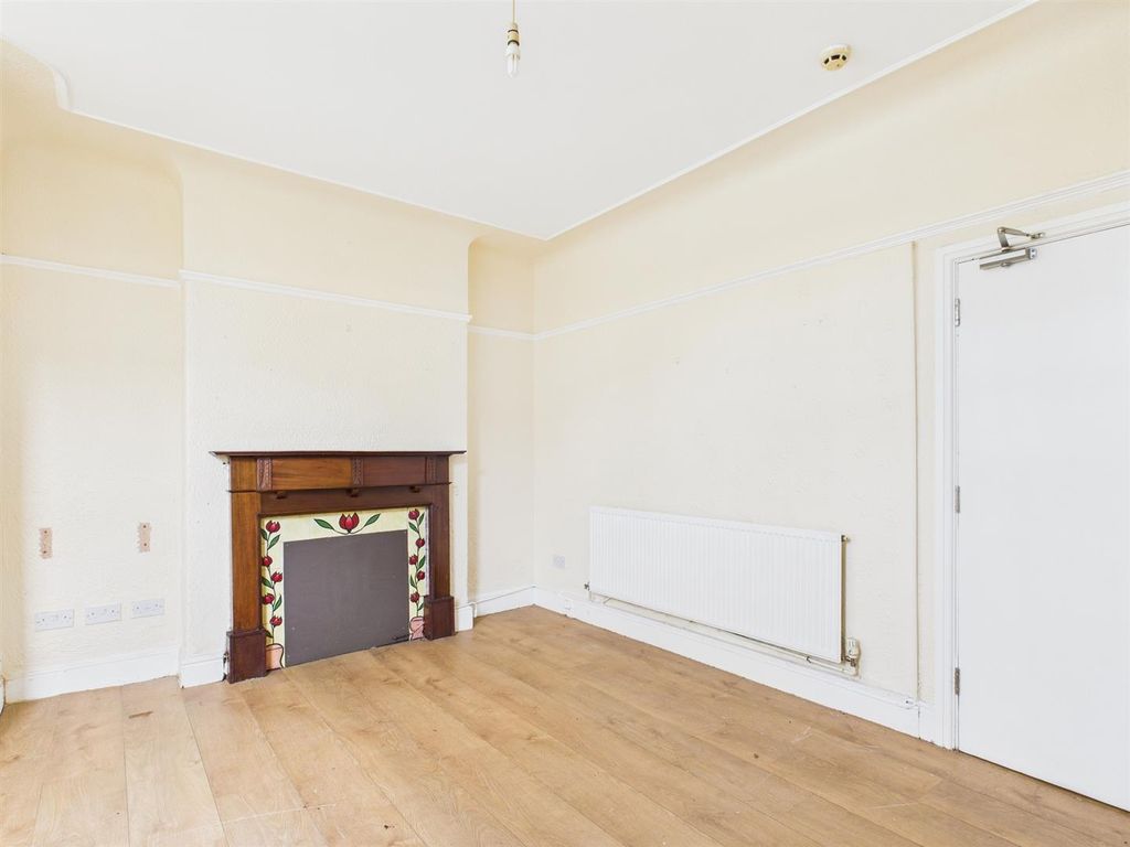 Property photo 3 of 37 Cam03604G0-Pr0125-Still034.Jpg