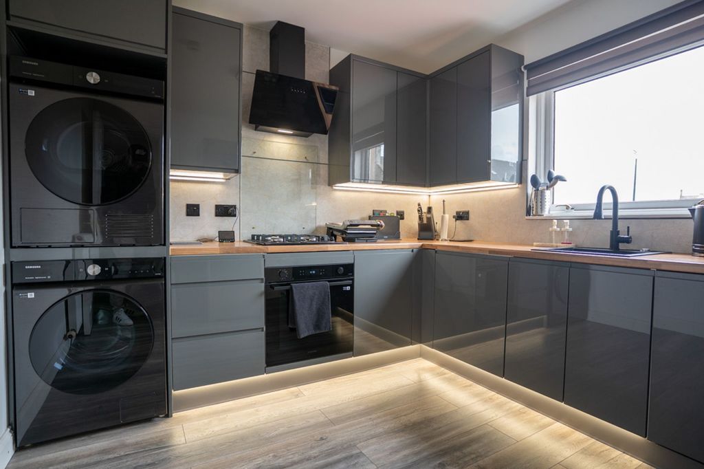 Property photo 1 of 28