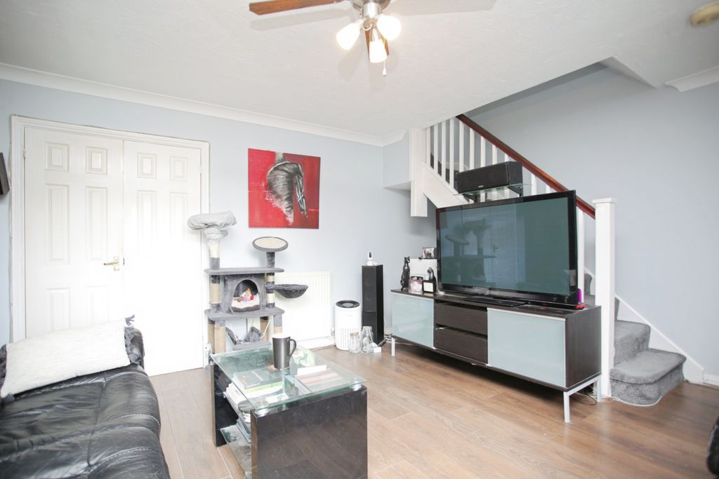 Property photo 3 of 14 Lounge