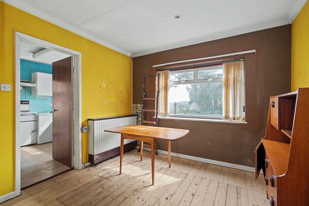 Property photo 3 of 16 17 Charlton Close, Linton, Swadlincote, Derbyshire, De12 6Pr