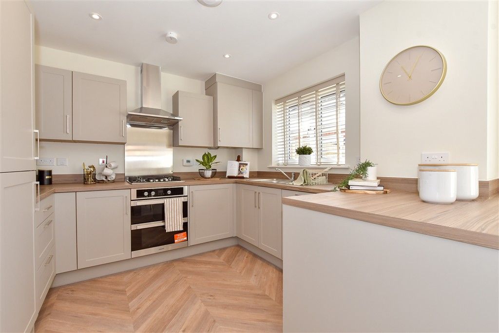 Property photo 2 of 11 Kitchen