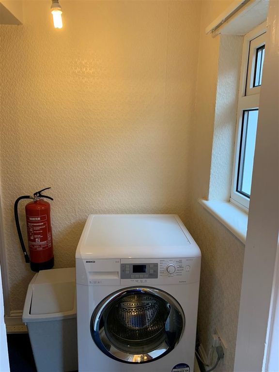 Property photo 3 of 7 Rf 44 Cowley Rd Washing Machine.Jpg