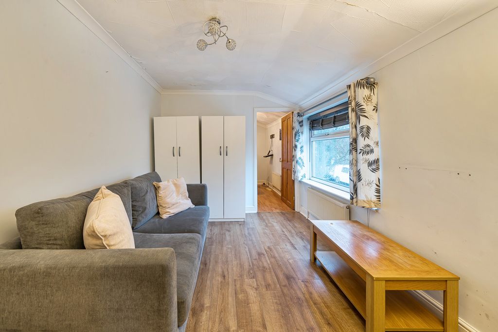 Property photo 3 of 21 Reception