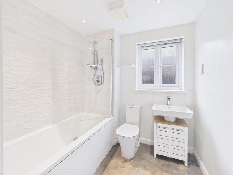 Property photo 3 of 9 Bathroom