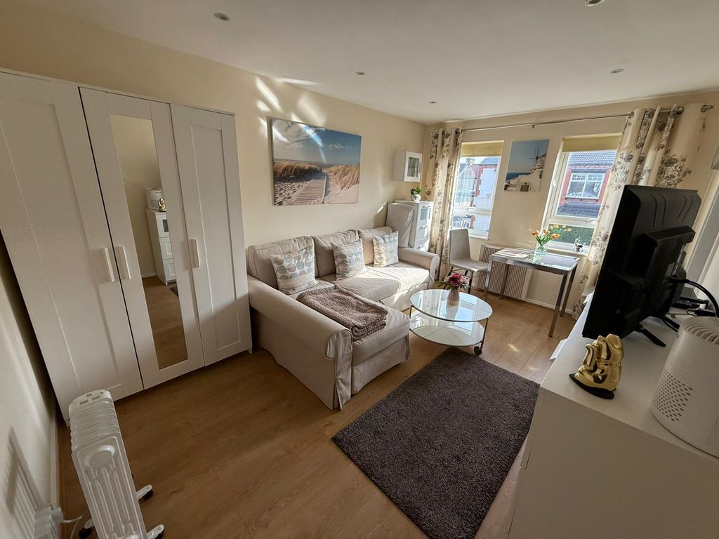 Property photo 2 of 5 Gallery