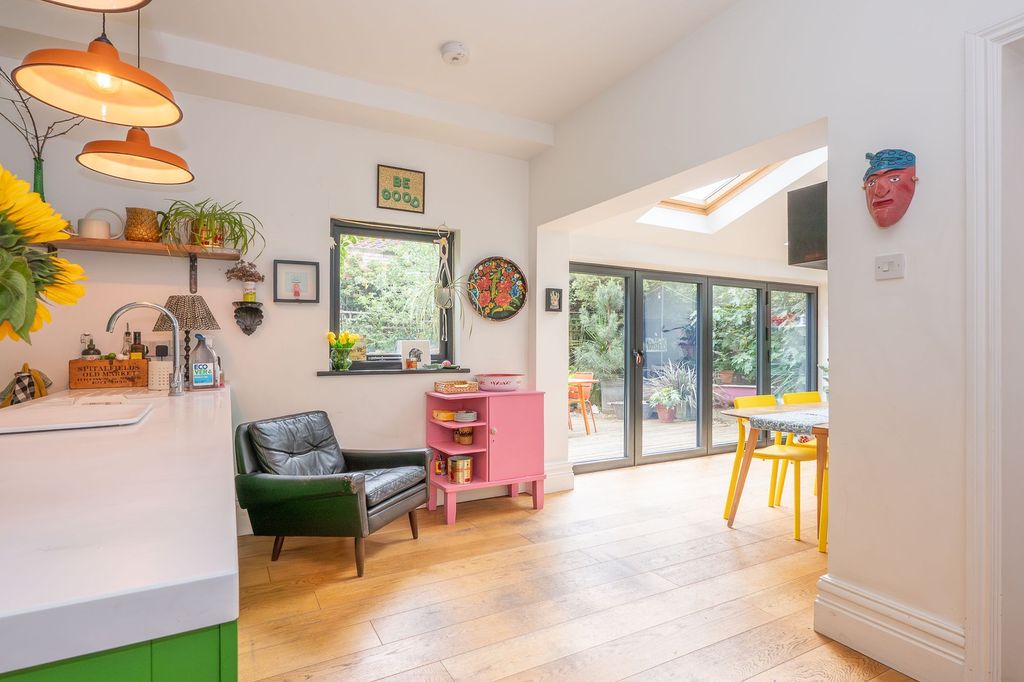 Property photo 2 of 52