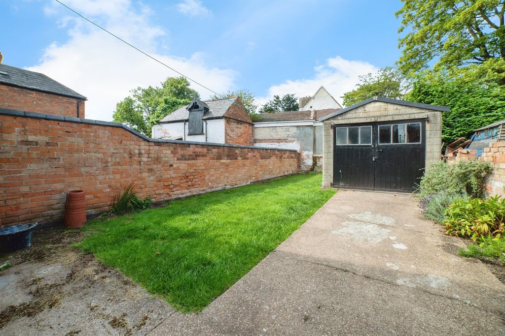 Property photo 3 of 17