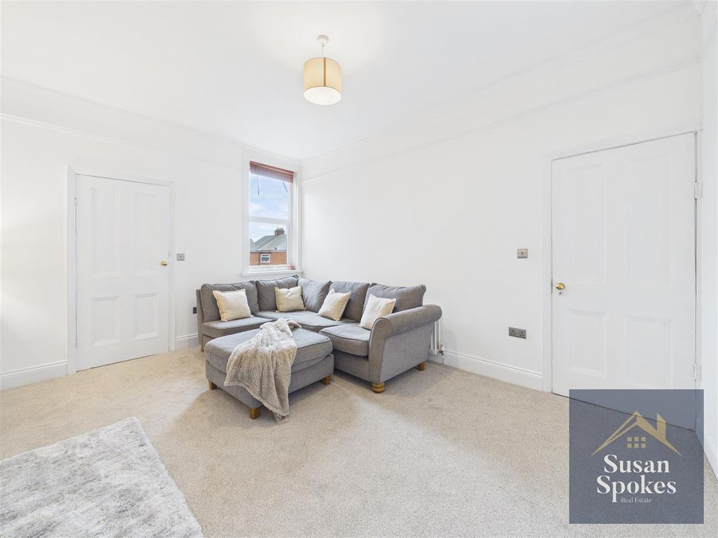 Property photo 3 of 20 Cam01858G0-Pr0246-Still003.Jpg