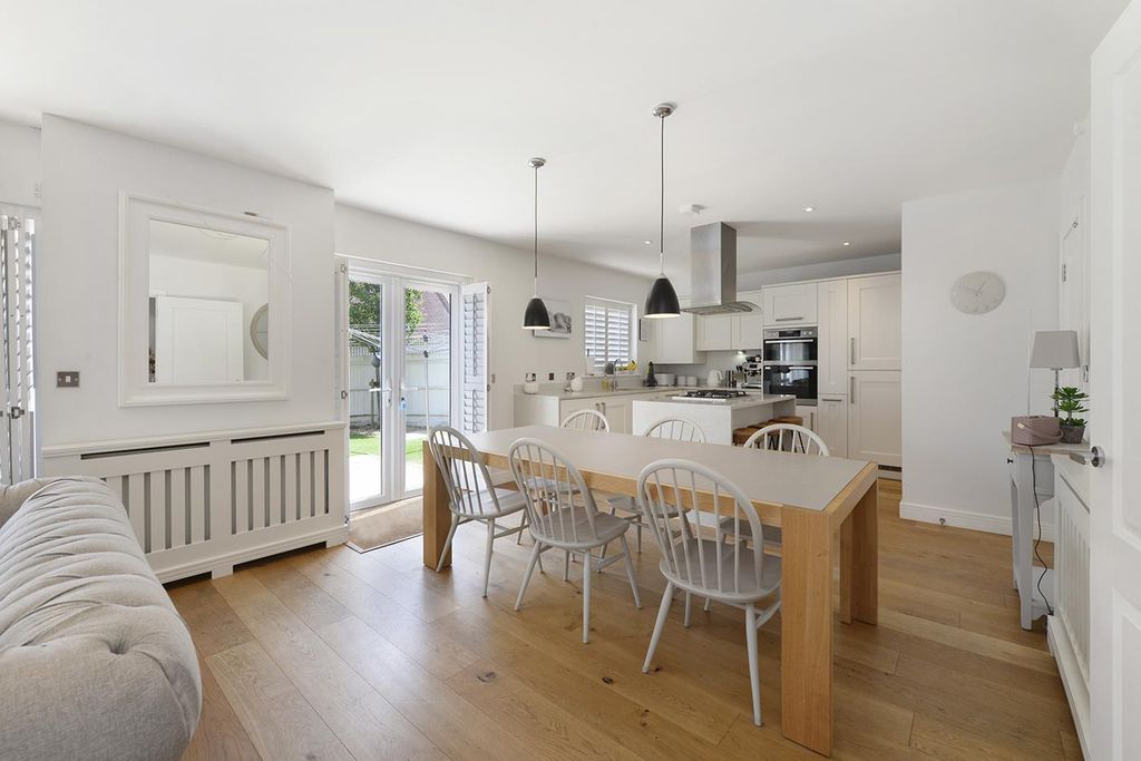 Property photo 3 of 24 Kitchen/Diner/Family Room