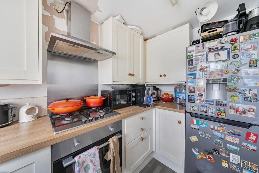Property photo 3 of 9 Kitchen