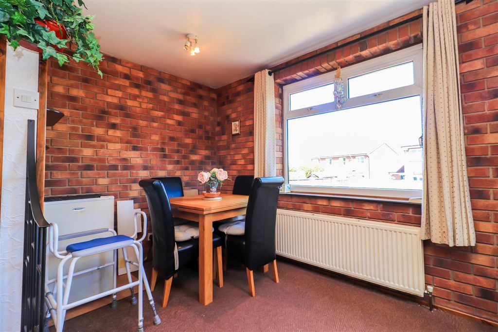 Property photo 3 of 11 Kitchen/Diner