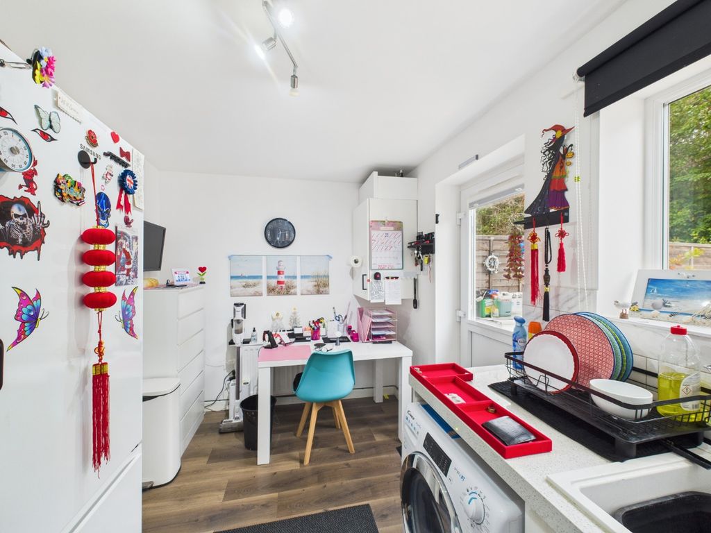 Property photo 3 of 16 4404375